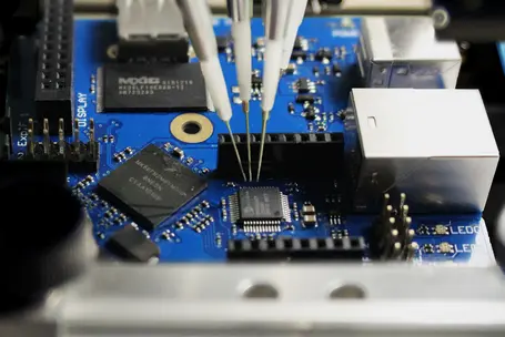 Optimized programming through proximity to the target Microcontroller in space-limited environment