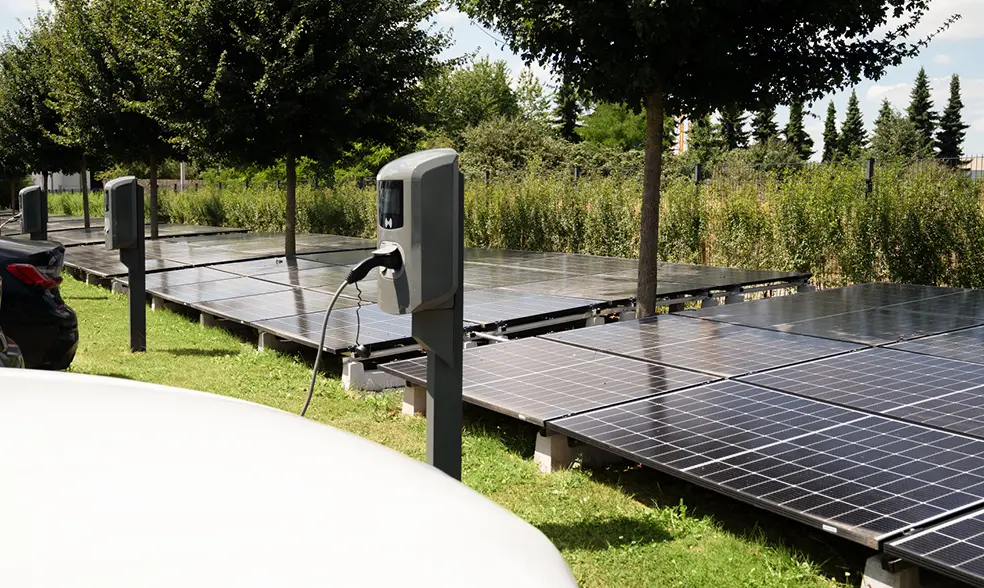 Charging station for electric vehicles